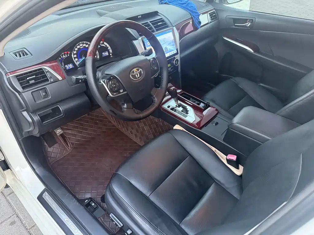 Toyota Camry — миниатюра 9