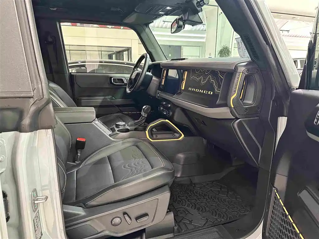 Ford Bronco — миниатюра 18