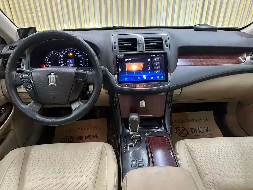 Toyota Crown — миниатюра 5