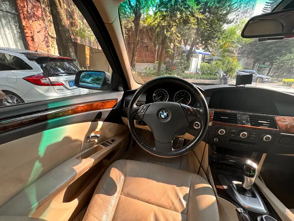 BMW 5 Series — миниатюра 8
