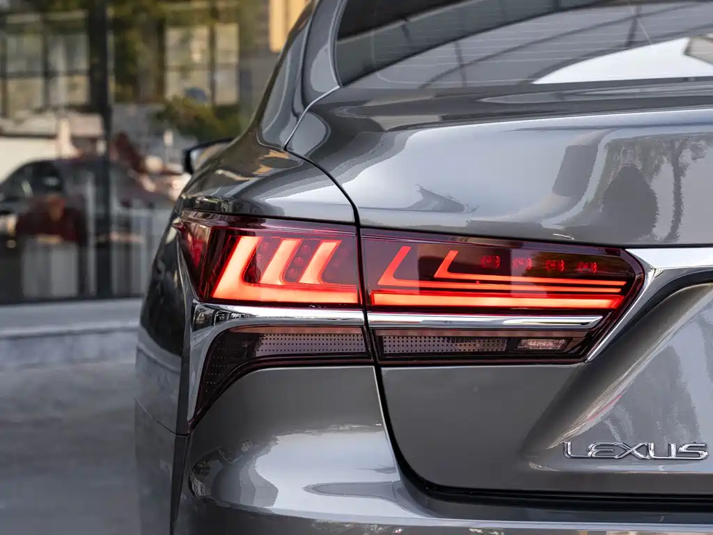 Lexus LS — миниатюра 7