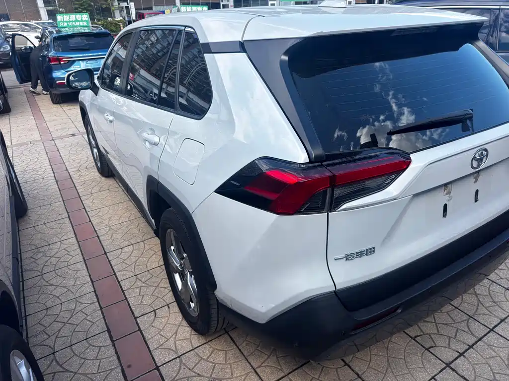 Toyota RAV4 — миниатюра 18