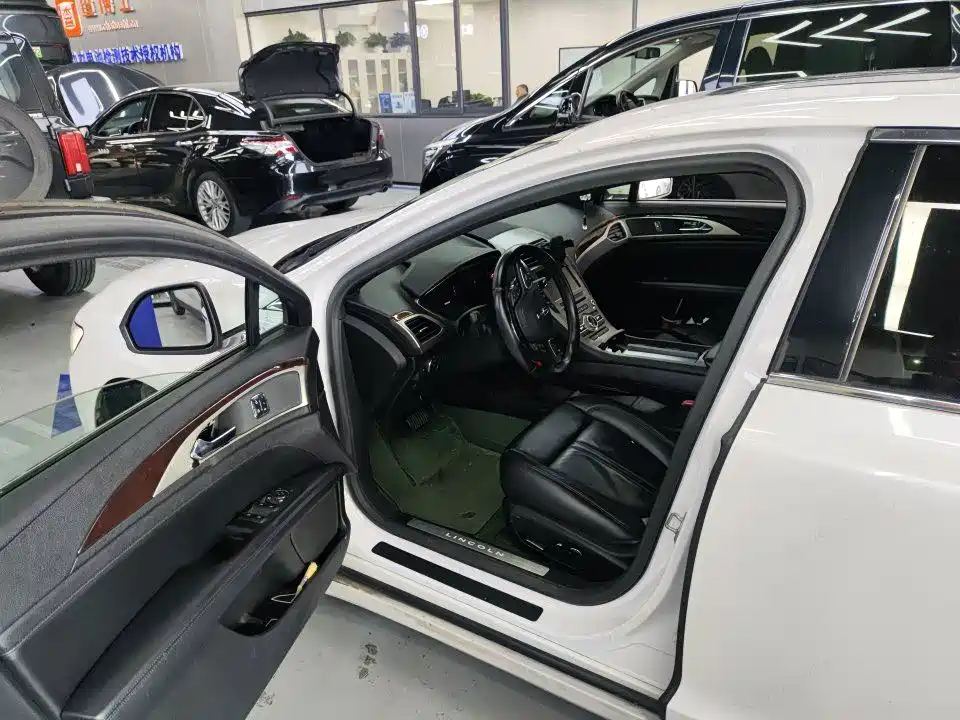 Lincoln MKZ 2017 2.0T Premium