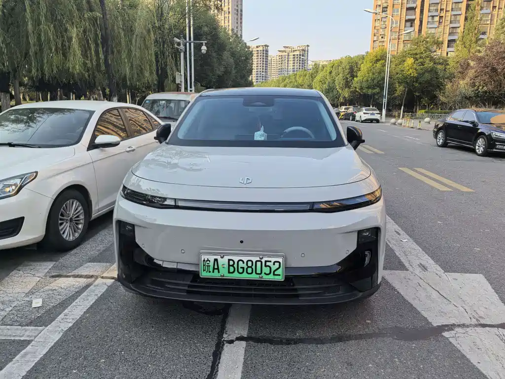 Leapmotor Leapmotor B10 — миниатюра 2