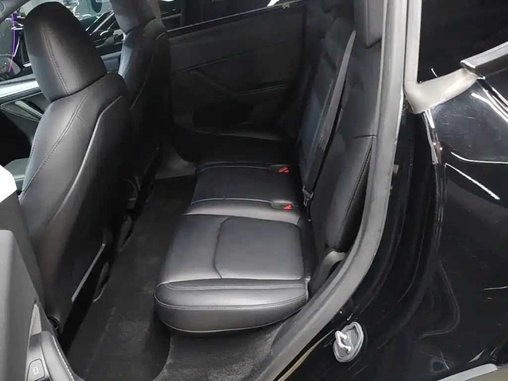 Tesla Model Y — миниатюра 17