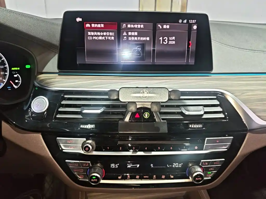 BMW 5 Series New Energy — миниатюра 13