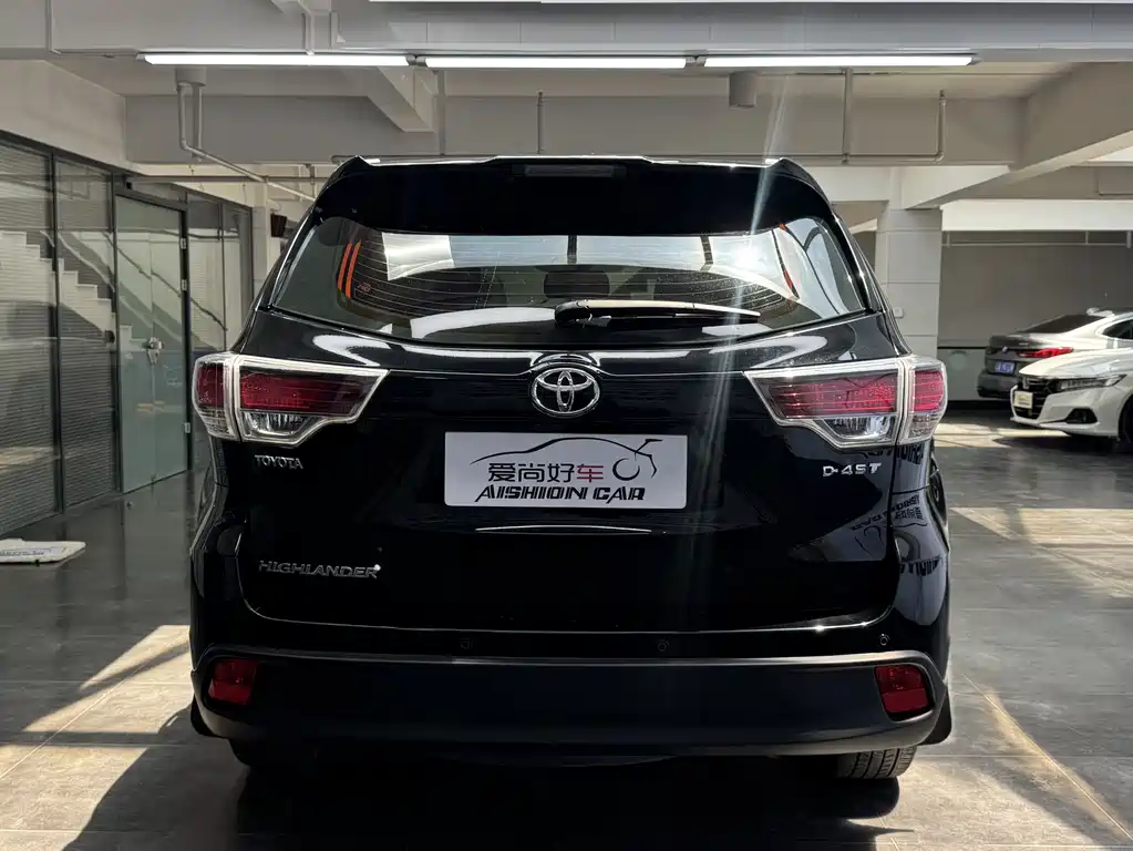 Toyota Highlander 2017 2.0T Luxury 7 мест