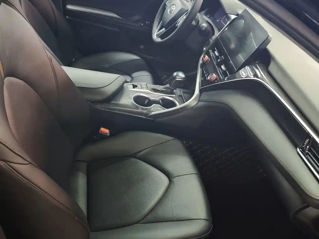 Toyota Camry — миниатюра 7