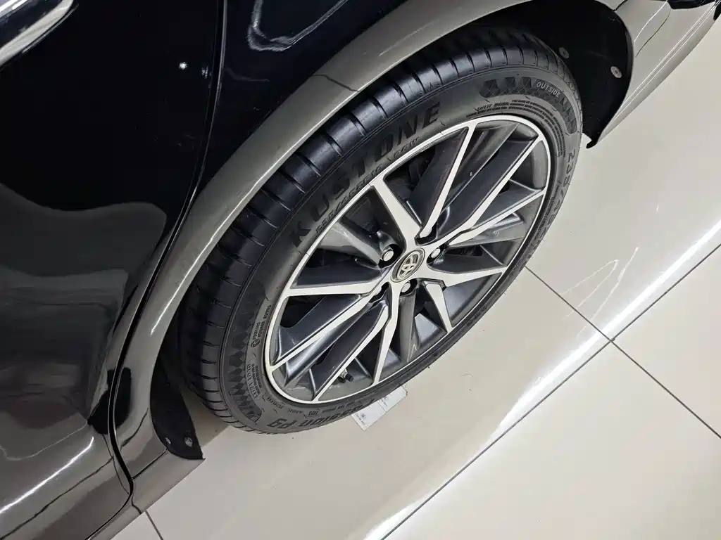 Toyota Camry — миниатюра 16