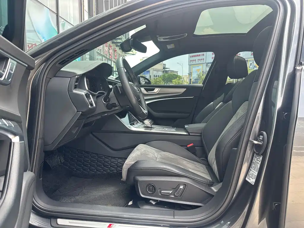 Audi A6L 2023 40 TFSI Luxury