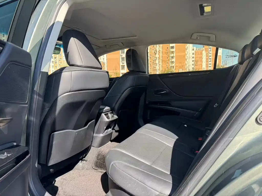 Lexus ES — миниатюра 6