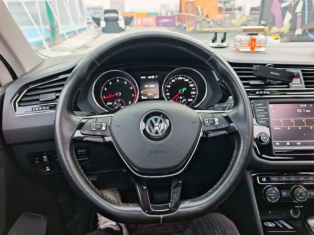 Volkswagen Tiguan L — миниатюра 18