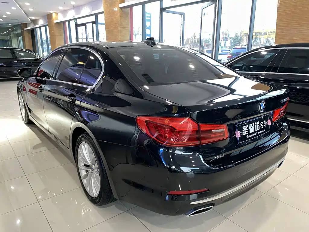 BMW 5 SERIES