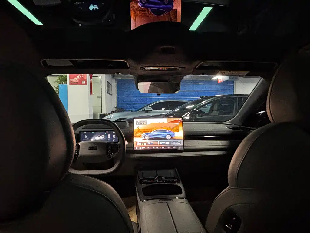 Geely Galaxy Galaxy 8 8 2025 130km EM-P