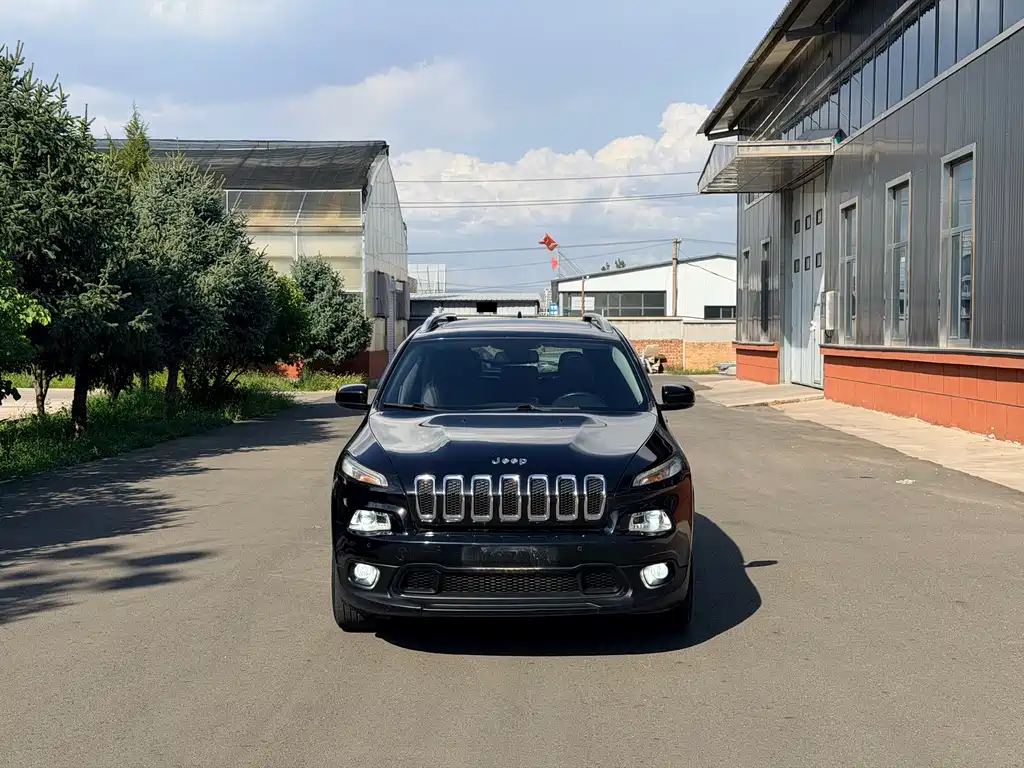 Jeep Cherokee — миниатюра 2