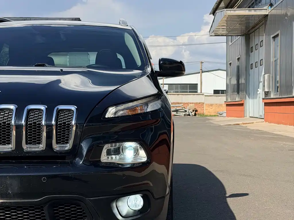 Jeep Cherokee — миниатюра 8