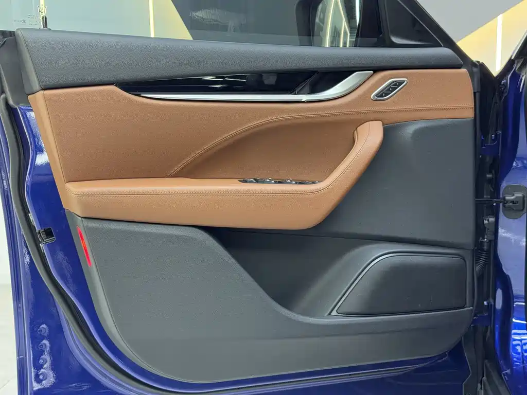 Maserati Levante - фото 9