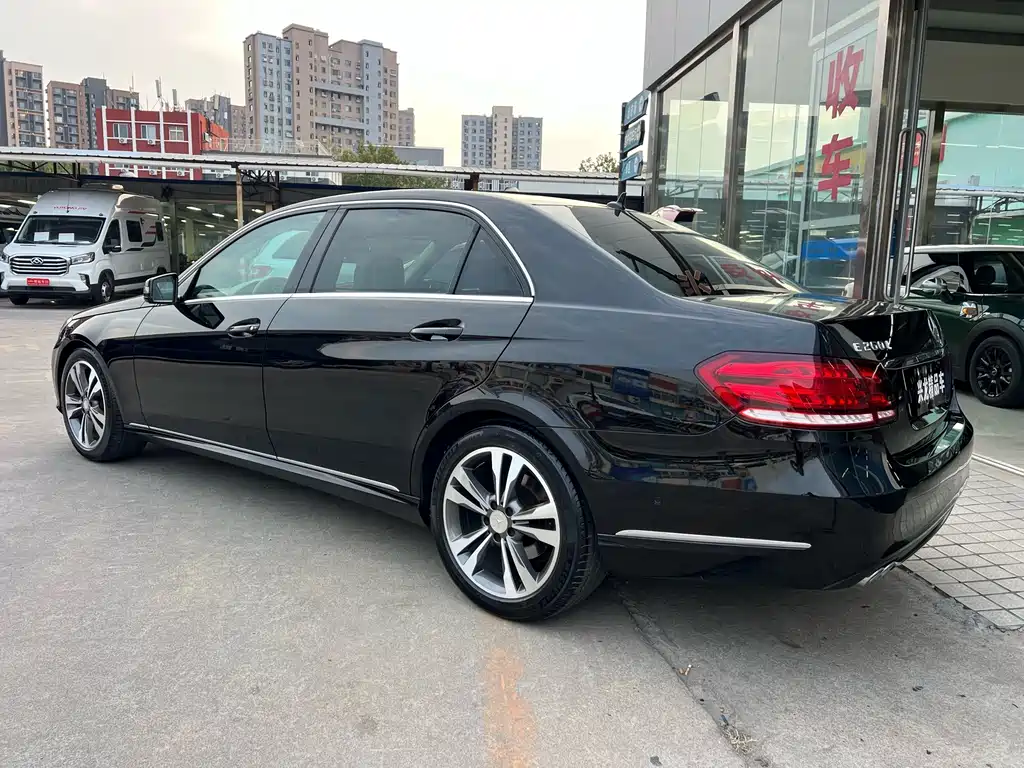 Mercedes-Benz E-Class — миниатюра 12