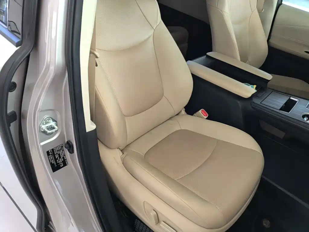 Toyota Sienna — миниатюра 25