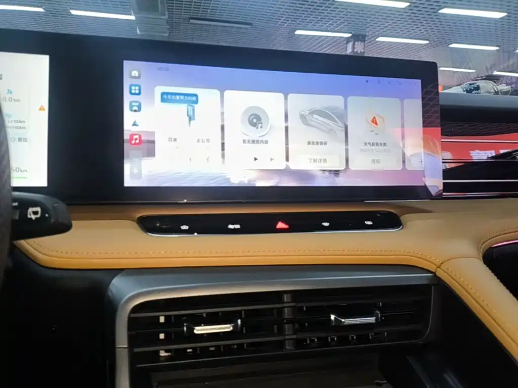 Roewe RX5 New Energy — миниатюра 13