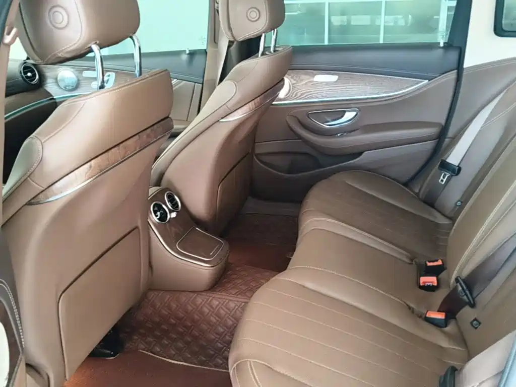 Mercedes-Benz E-Class — миниатюра 17