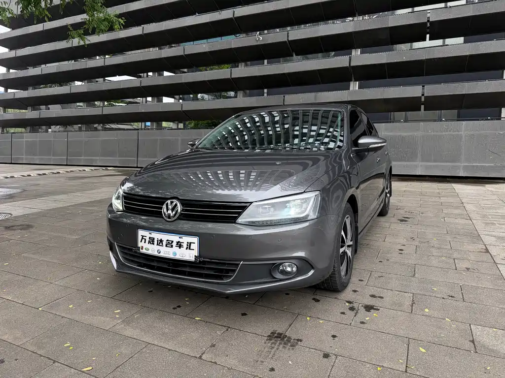 Volkswagen Sagitar 2012