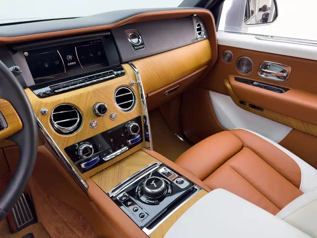 Rolls-Royce Cullinan — миниатюра 24