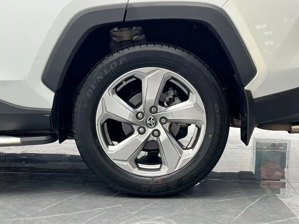Toyota RAV4 — миниатюра 11