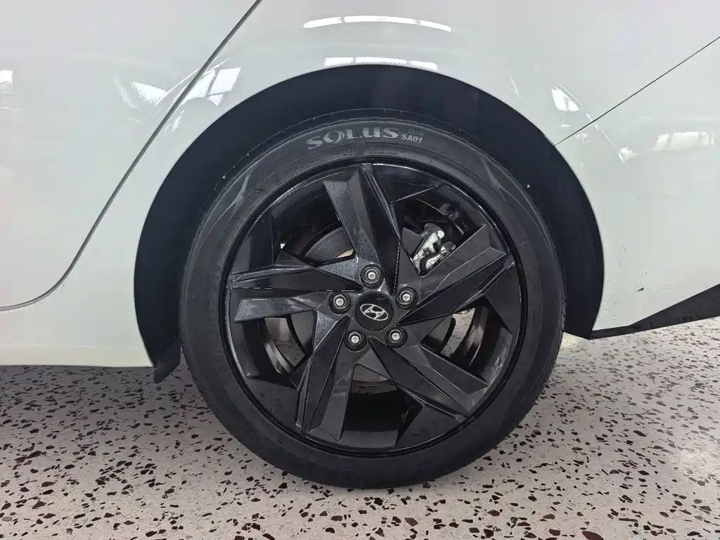 Hyundai Elantra — миниатюра 23