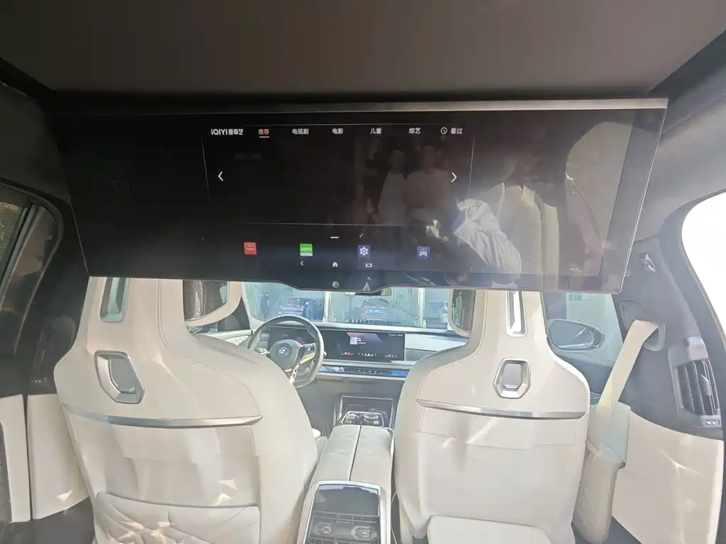 BMW i7 — миниатюра 11