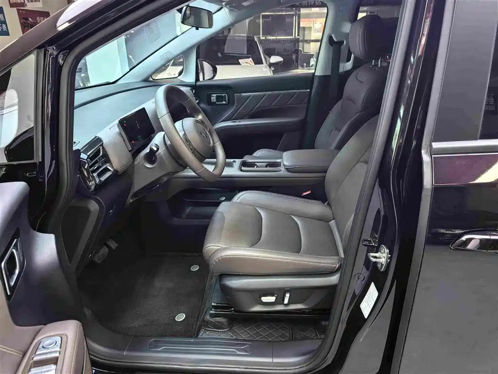 Wuling Xingguang 730 New Energy — миниатюра 4