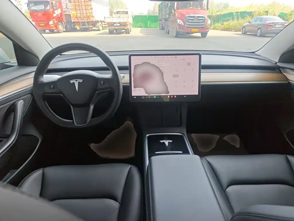 Tesla Model 3 — миниатюра 10