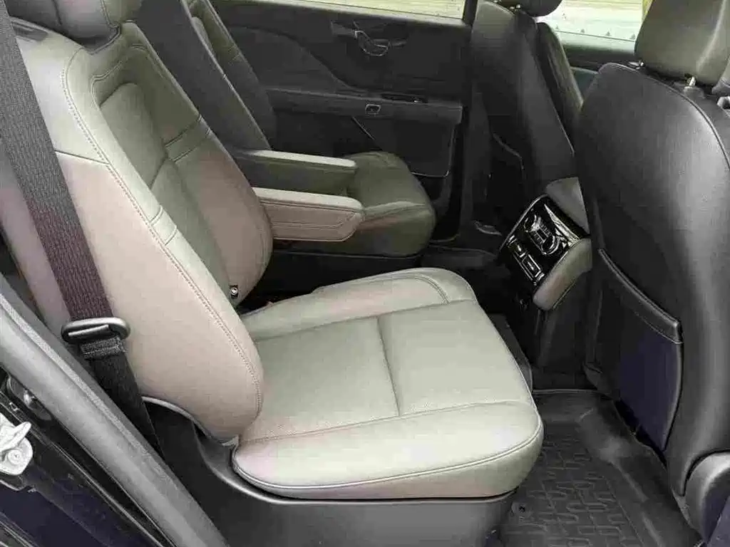 Lincoln Aviator — миниатюра 4