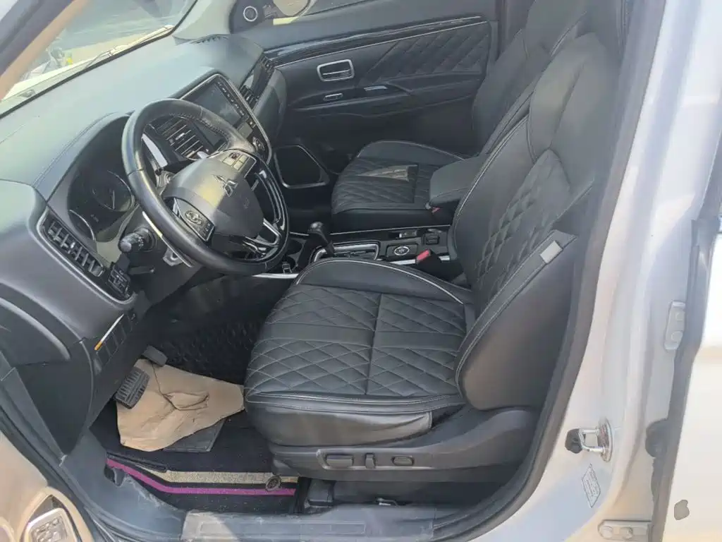 Mitsubishi Outlander — миниатюра 15