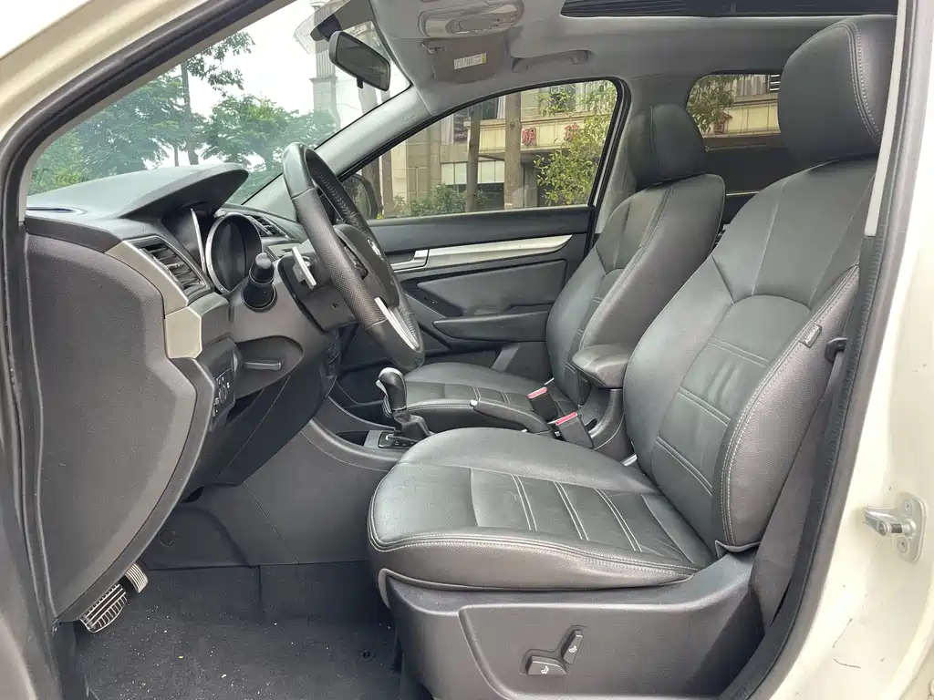 BAIC X65 2015 2.0T AT Elite