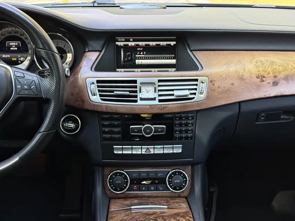 Mercedes-Benz CLS — миниатюра 28