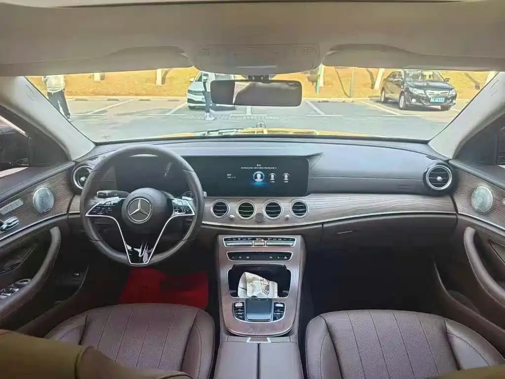 Mercedes-Benz E-Class — миниатюра 5