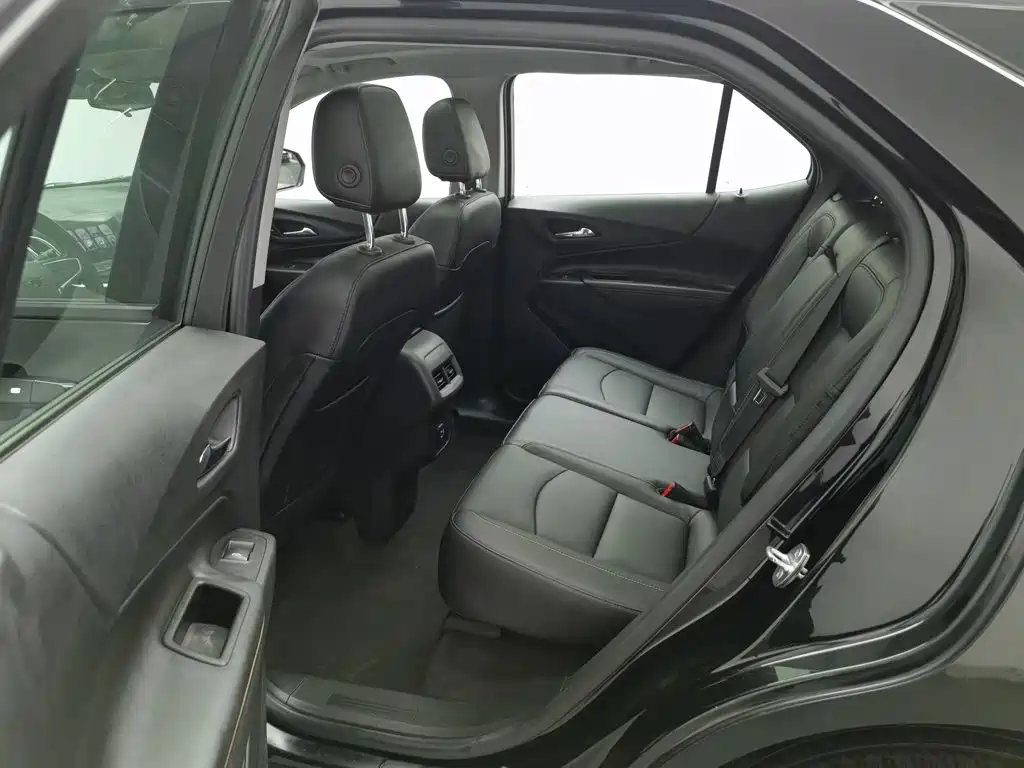 Chevrolet Equinox — миниатюра 15