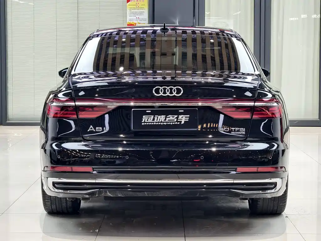 AUDI A8
