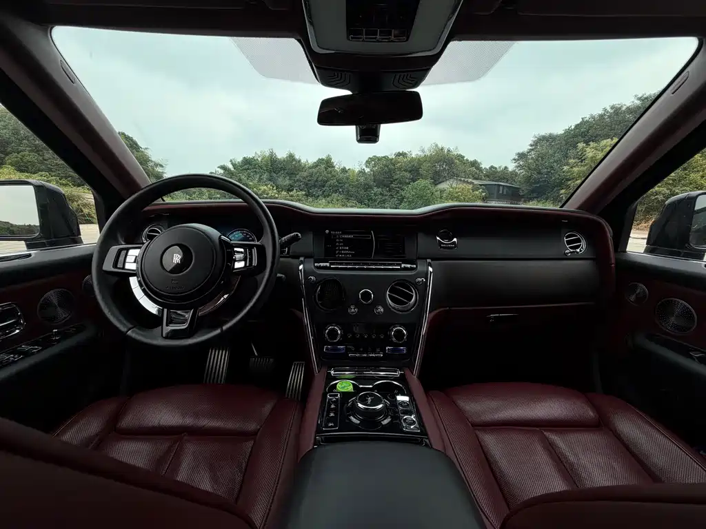 Rolls-Royce Cullinan — миниатюра 12
