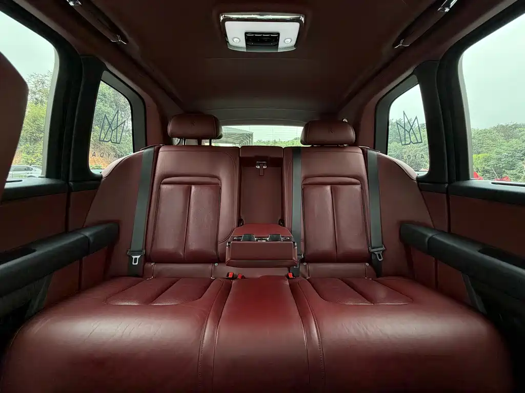 Rolls-Royce Cullinan — миниатюра 13