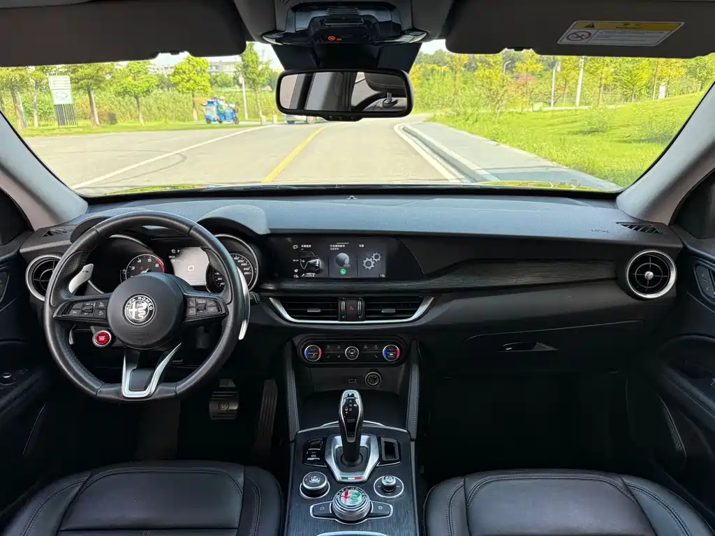 Alfa Romeo Stelvio — миниатюра 9