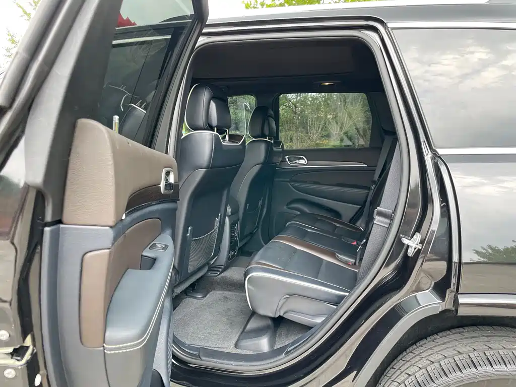 Jeep Grand Cherokee (Import) — миниатюра 11