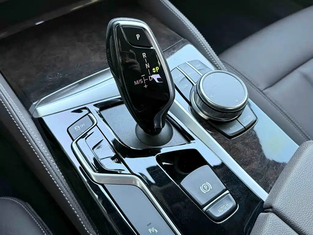 BMW 5 Series — миниатюра 4