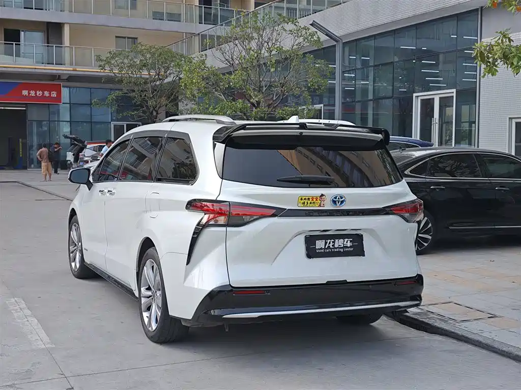 Toyota Sienna — миниатюра 7