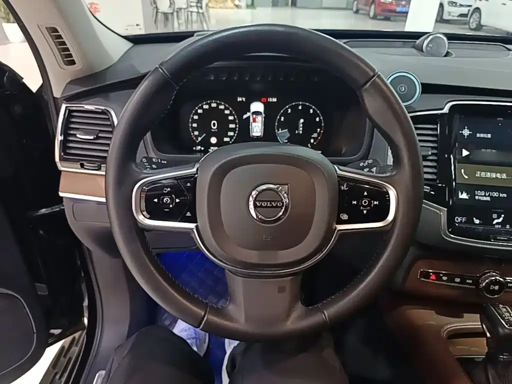 Volvo XC90 — миниатюра 11