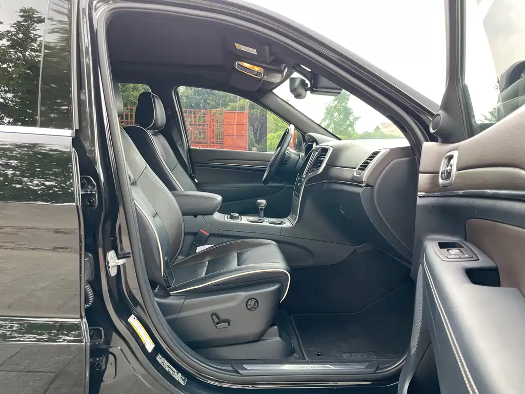 Jeep Grand Cherokee (Import) — миниатюра 15