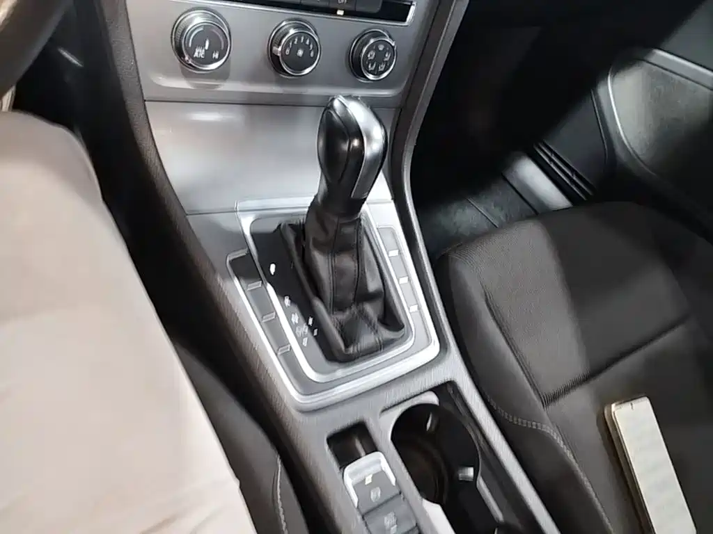 Volkswagen Golf — миниатюра 14