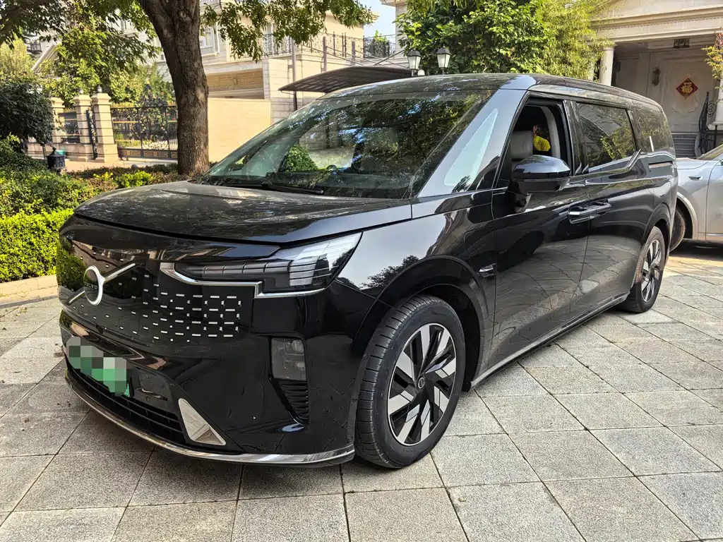 Volvo EM90