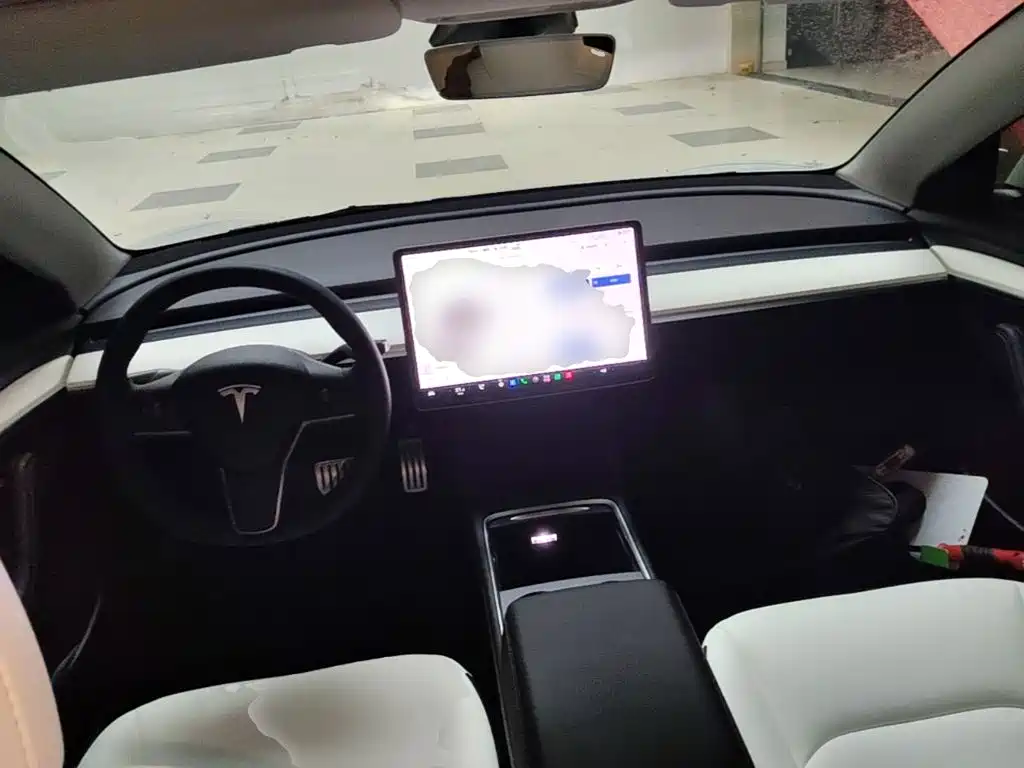 Tesla Model 3 — миниатюра 10